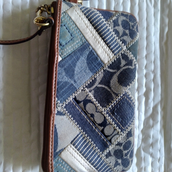 Coach Wristlet - Picture 3 of 4